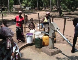 Manual borehole in Morrumbene