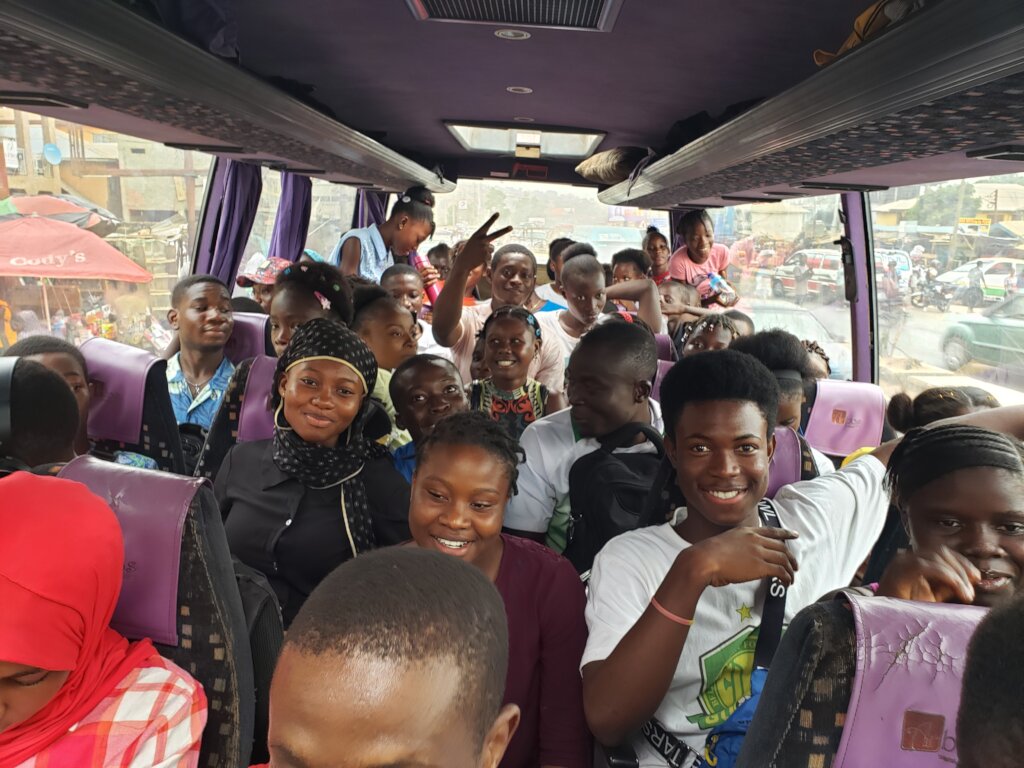 Bus ride stuidents to field trip