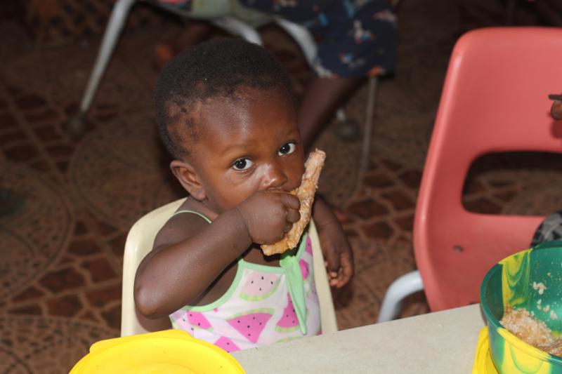 Feeding the hungry in Freetown 