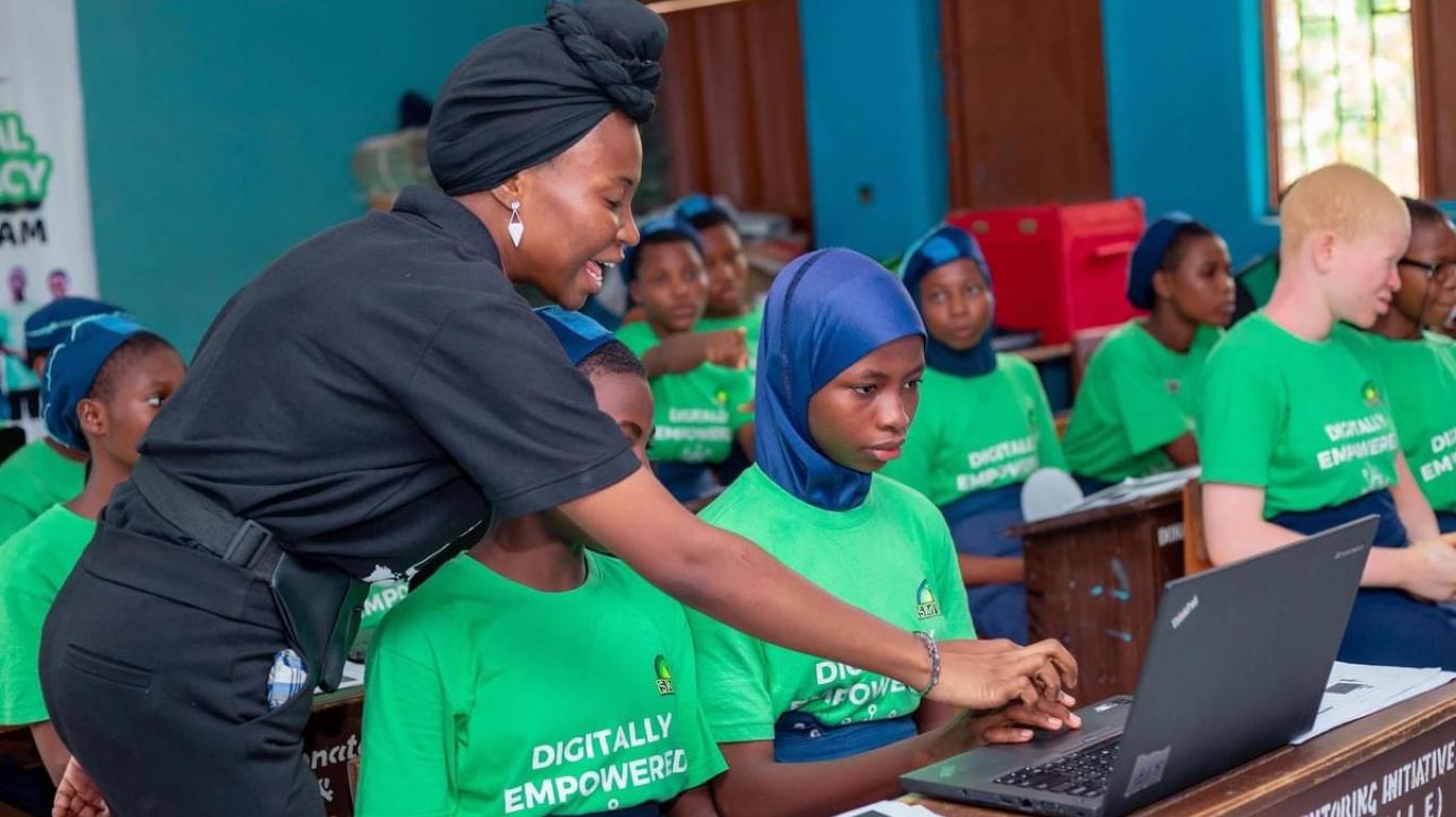 Coaching girls digital literacy
