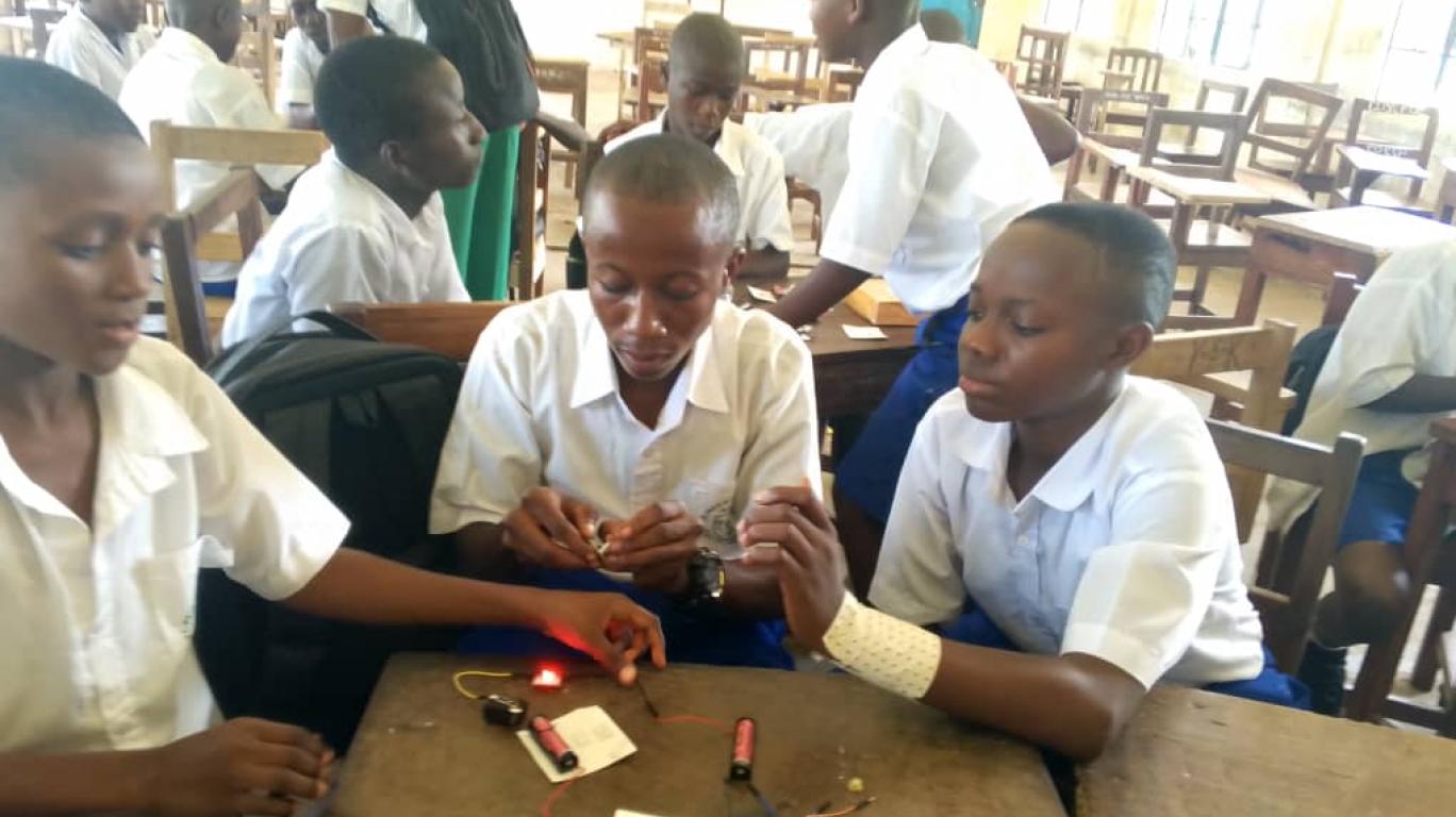 Students using the DEXT kits
