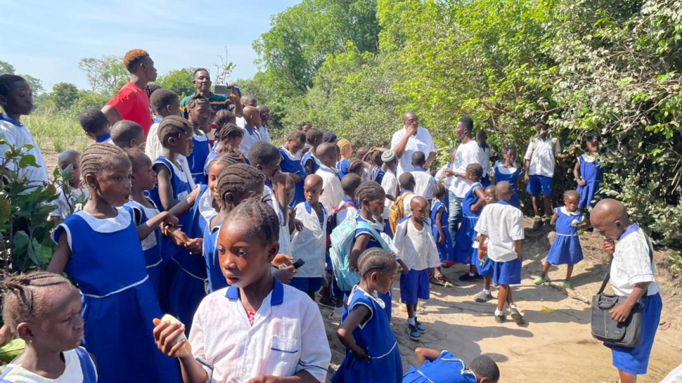 The kids of Magbaikoli Village with Sylvester