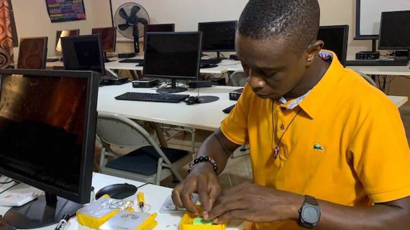 Staff Coupling Solar Buddy Lamps - Sierra Leone