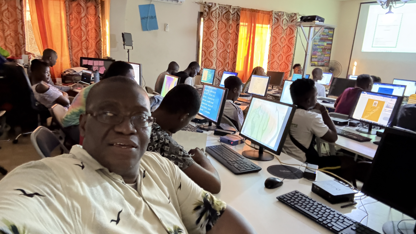 sylvester-at-develop-africa-sierra-leone-computer-lab-with-beneficiaries