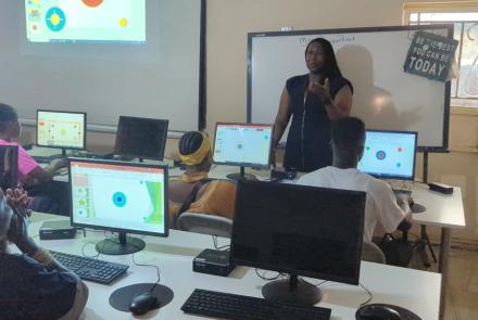 Aminata speaking to the Computer Lab students