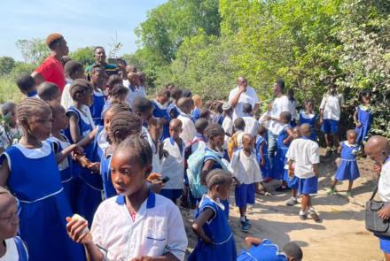 The kids of Magbaikoli Village with Sylvester