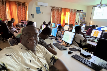 sylvester-at-develop-africa-sierra-leone-computer-lab-with-beneficiaries